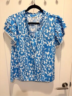JODIFL Blue & White Abstract Print Ruffle Sleeve Blouse Medium